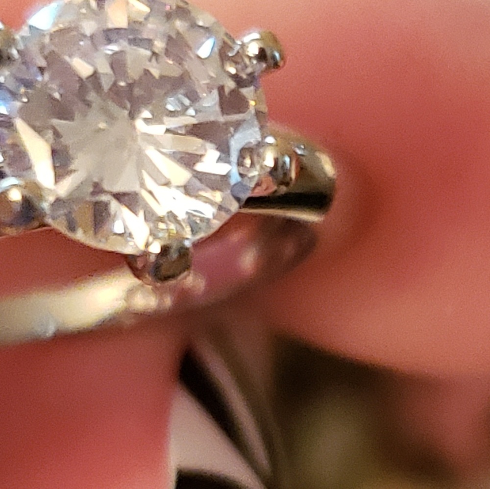 BEAUTIFUL .925 stamped Engagement ring - Picture 4 of 6
